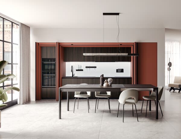 Pocket unit with concealed doors: a well-equipped and tidy kitchen