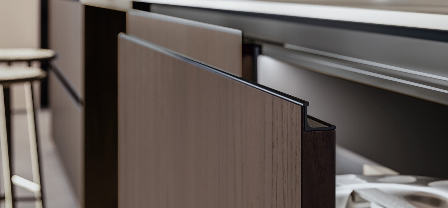 Cucina kitchen cabinet with L handle grip profile opening