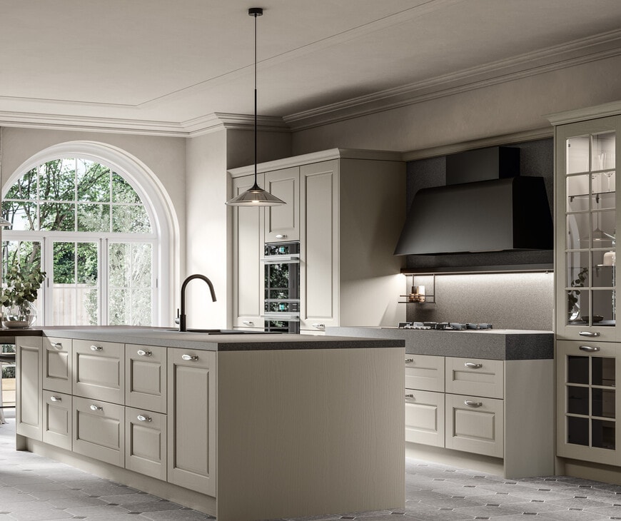 Classic wooden Cucina kitchen with island and arched window